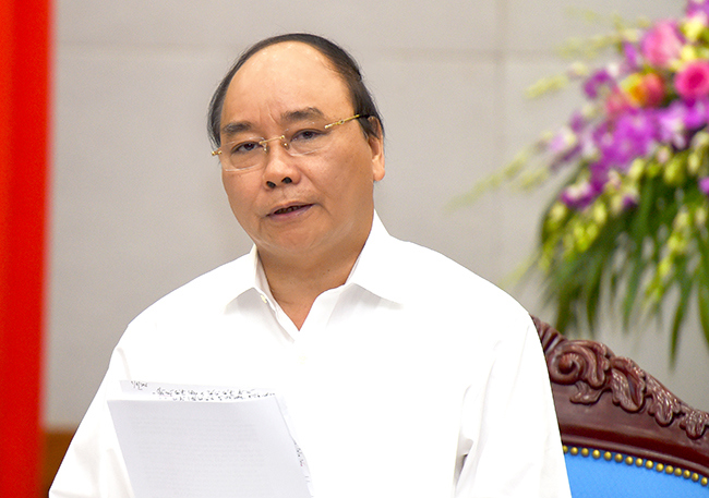 Thủ tướng Nguyễn Xuân Phúc nêu rõ: Phải có các kịch bản điều hành giá, nhất là đối với các mặt hàng thiết yếu để kiểm soát lạm phát theo mục tiêu mà Quốc hội đã thông qua.