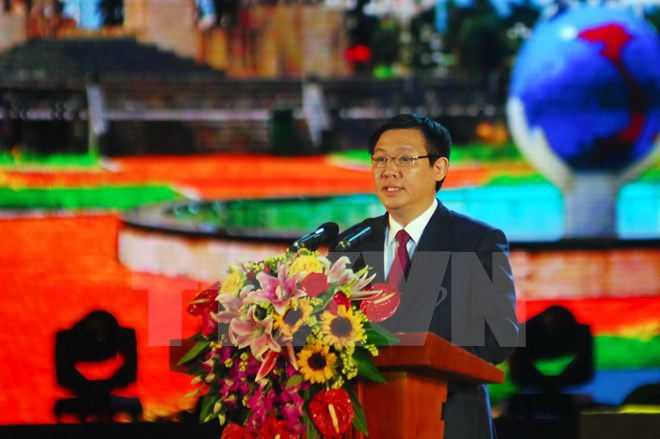 Ủy viên Bộ Chính trị, Phó Thủ tướng Vương Đình Huệ phát biểu khai mạc Diễn đàn.