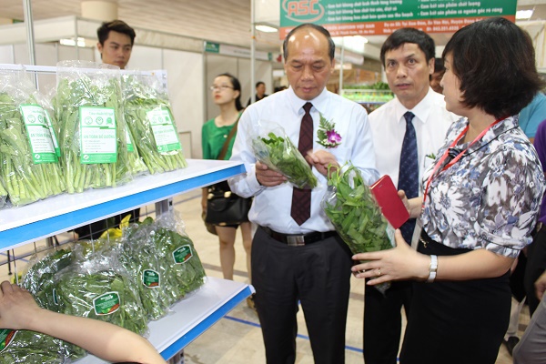 Tuần lễ nhận diện nông sản thực phẩm an toàn và đặc sản Nam Bộ tại Hà Nội sẽ được tổ chức từ ngày 12/8 đến 18/8/2016 với 96 điểm bán hàng trên địa bàn.