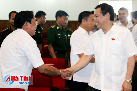 Phó Thủ tướng Chính phủ Vương Đình Huệ tiếp xúc cử tri tỉnh Hà Tĩnh.