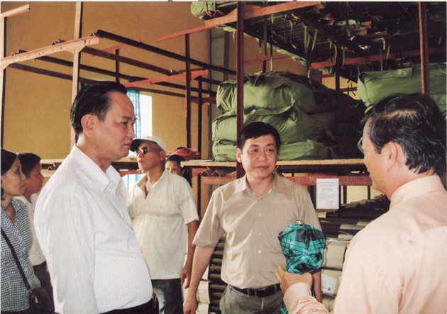 Thứ trưởng Bộ Tài chính Nguyễn Hữu Chí, Tổng cục trưởng Tổng cục DTNN Phạm Pham Dũng kiểm tra công tác bảo quản hàng dự trữ tại điểm kho của Cục Dự trữ Nhà nước khu vực Đà Nẵng.