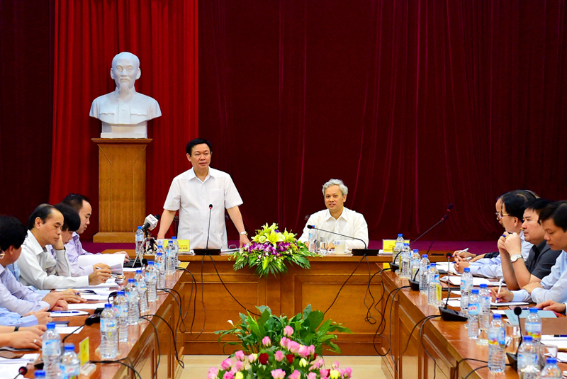 Phó Thủ tướng Chính phủ Vương Đình Huệ phát biểu tại buổi làm việc.