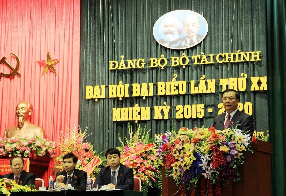 Đồng chí Đinh Tiến Dũng, Bí thư Ban Cán sự Đảng, Bộ trưởng Bộ Tài chính phát biểu tại Đại hội đại biểu Đảng bộ Bộ Tài chính lần thứ XXIV nhiệm kỳ 2015-2020.