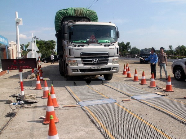 Xây dựng 50 trạm kiểm tra tải trọng xe trên đường bộ.
