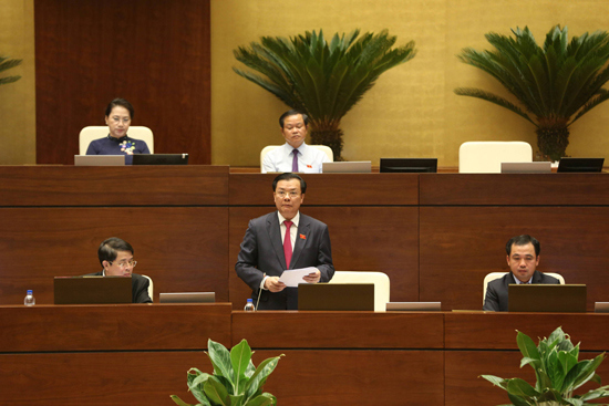 Bộ trưởng Bộ Tài chính Đinh Tiến Dũng phát biểu tại phiên thảo luận dự án Luật Quản lý, sử dụng tài sản công. Nguồn: VGP 