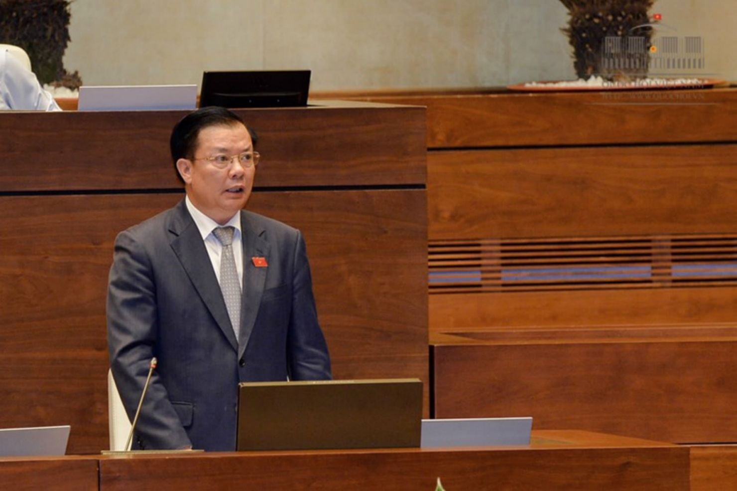 Bộ trưởng Đinh Tiến Dũng phát biểu giải trình trước Quốc hội sáng ngày 12/6. Nguồn: internet