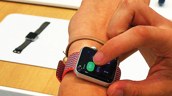  Đồng hồ thông minh Apple Watch ngày càng phổ biến. Nguồn: internet