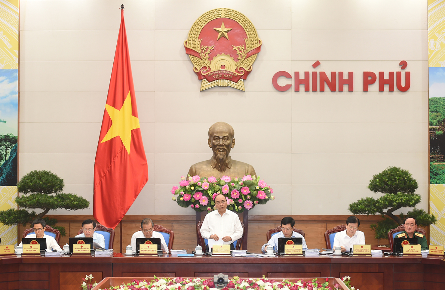 Thủ tướng Nguyễn Xuân Phúc phát biểu phiên họp Chính phủ thường kỳ tháng 9. Ảnh: VGP/Quang Hiếu
