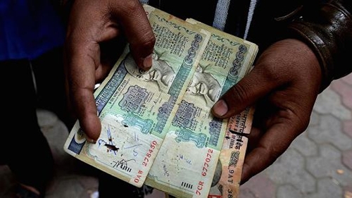  Ấn Độ đã rút các loại tiền mệnh giá lớn khỏi lưu thông. Ảnh: AFP