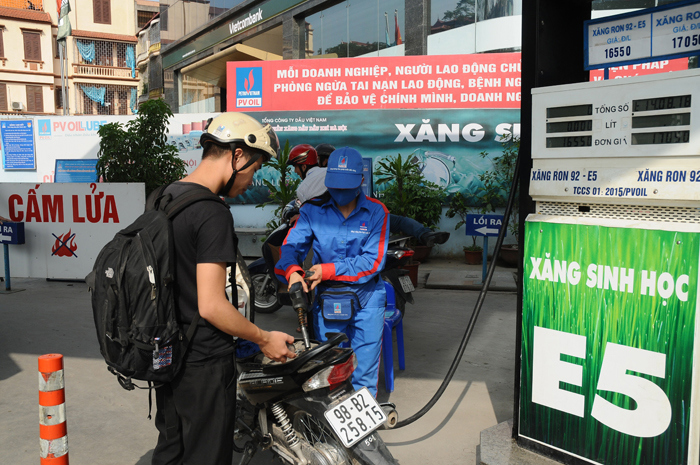 Ghi nhận tại các điểm kinh doanh xăng dầu ở TP. Hồ Chí Minh, hầu hết các trạm kinh doanh xăng dầu đã có thêm trụ bơm xăng E5. Nguồn: internet