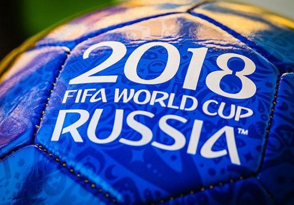 Nhờ công nghệ, những người hâm mộ bóng đá ngày nay có thể xem trực tiếp các trận đấu tại World Cup 2018. Nguồn: internet