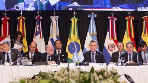 Lãnh đạo các nước thành viên Liên minh Thái Bình Dương (AP) và khối Thị trường chung Nam Mỹ (MERCOSUR) đã ký kết một tuyên bố và kế hoạch hành động chung nhằm thúc đẩy tự do thương mại. Nguồn: internet