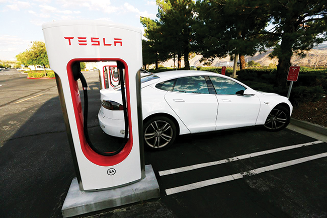 Các hãng xe, trong đó có Tesla, đã nâng giá một số mẫu xe của mình nhằm bù đắp phần doanh thu xuất khẩu xe sang thị trường Trung Quốc. Ảnh: Reuters