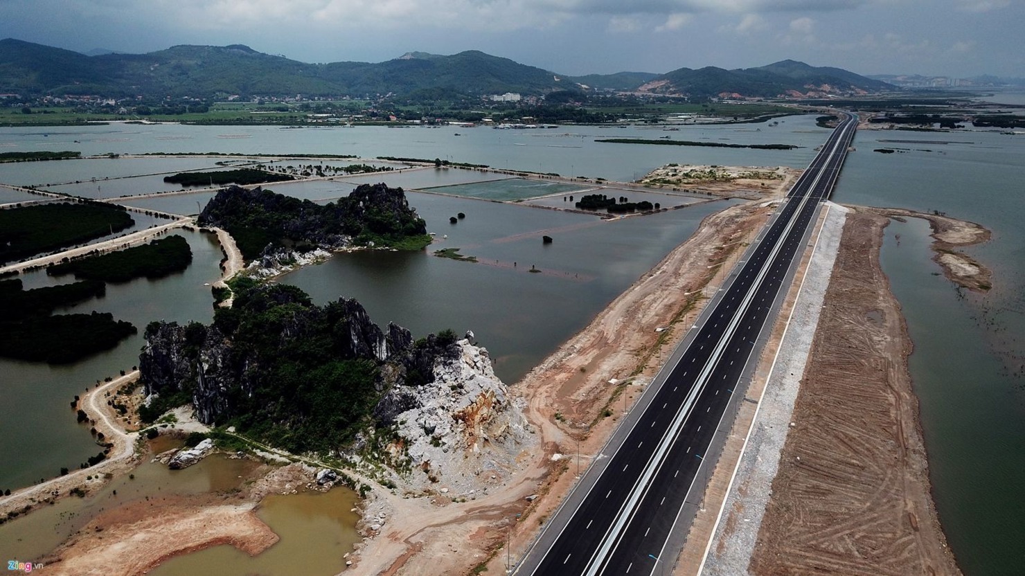 Cao tốc Hạ Long - Hải Phòng sẽ là một cú hích mạnh mẽ để Quảng Ninh sớm trở thành “thiên đường” bất động sản nghỉ dưỡng miền Bắc. Ảnh: Zing.vn