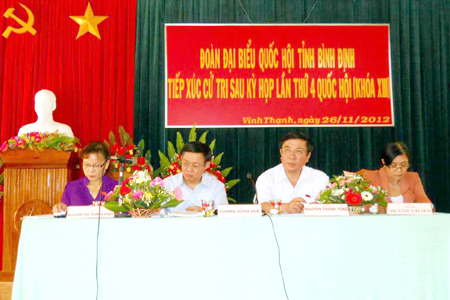 Bộ trưởng Vương Đình Huệ cùng các ĐBQH tỉnh Bình Định tiếp xúc cử tri
tại huyện Vĩnh Thạnh