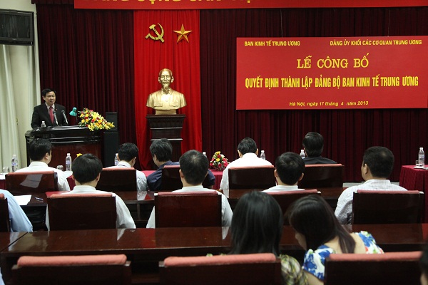 Đồng chí Vương Đình Huệ, Ủy viên Trung ương Đảng, Trưởng Ban Kinh tế Trung ương phát biểu tại buổi lễ