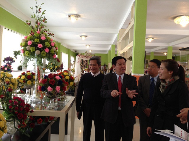 Ông Vương Đình Huệ thăm Công ty cổ phần công nghệ sinh học Rừng Hoa Đà Lạt. Nguồn: FinancePlus.vn