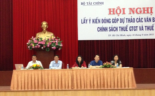 Đại diện lãnh đạo Bộ Tài chính, lãnh đạo Tổng cục Thuế, Cục thuế tại TP. Hồ Chí Minh tham gia trao đổi ý kiến tại hội nghị. Nguồn: FinancePlus.vn