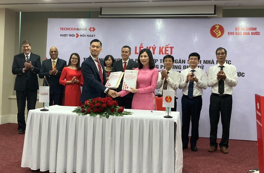 Đại diện hai bên KBNN và Techcombank ký kết thỏa thuận hợp tác song phương 