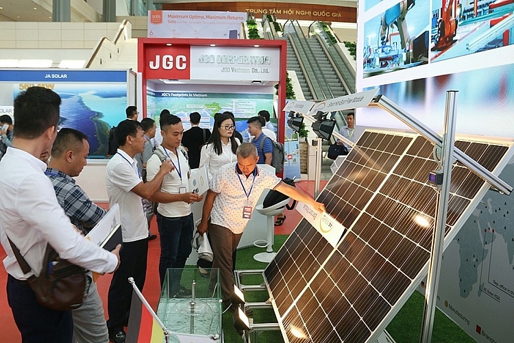 Lĩnh vực năng lượng tái tạo, năng lượng mặt trời Việt Nam đang được nhiều nhà đầu tư quan tâm
