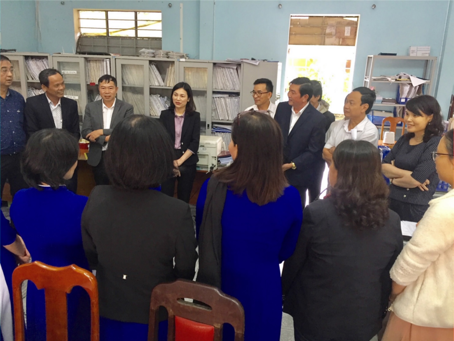 Phó Tổng Giám đốc KBNN Trần Thị Huệ thăm và làm việc tại KBNN Thăng Bình.