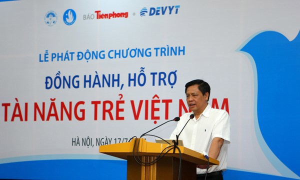 Đại diện Quỹ Hỗ trợ tài năng trẻ Việt Nam chia sẻ về ý tưởng chương trình. 