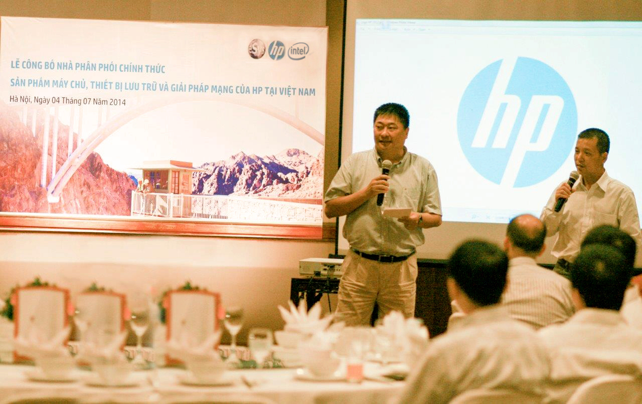 Ông Allen Lou, Giám đốc Công ty Cổ phần Esys thuyết trình chiến lược phân phối sản phẩm của HP Việt Nam. Nguồn: T.Hà