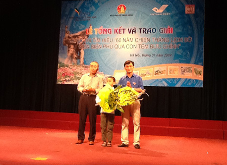 Ban tổ chức đã trao giải Đặc biệt cho em Trần Thanh Bình, học sinh lớp 3B, Trường Tiểu học Quỳnh Khê, huyện Kim Thành, tỉnh Hải Dương.
Ảnh:Đ.T