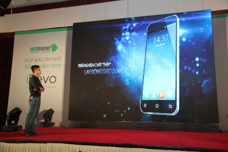iRevo hứa hẹn sẽ chinh phục được hàng triệu người Việt. Nguồn: HKPhone.