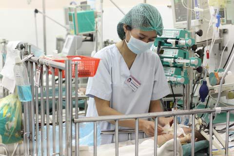 Sau 6 năm triển khai, chương trình “ trái tim cho em” đã tài trợ và thực hiện phẫu thuật, can thiệp tim cho hơn 2.000 ca bệnh nhi mắc bệnh tim bẩm sinh có hoàn cảnh khó khăn. Nguồn: internet.