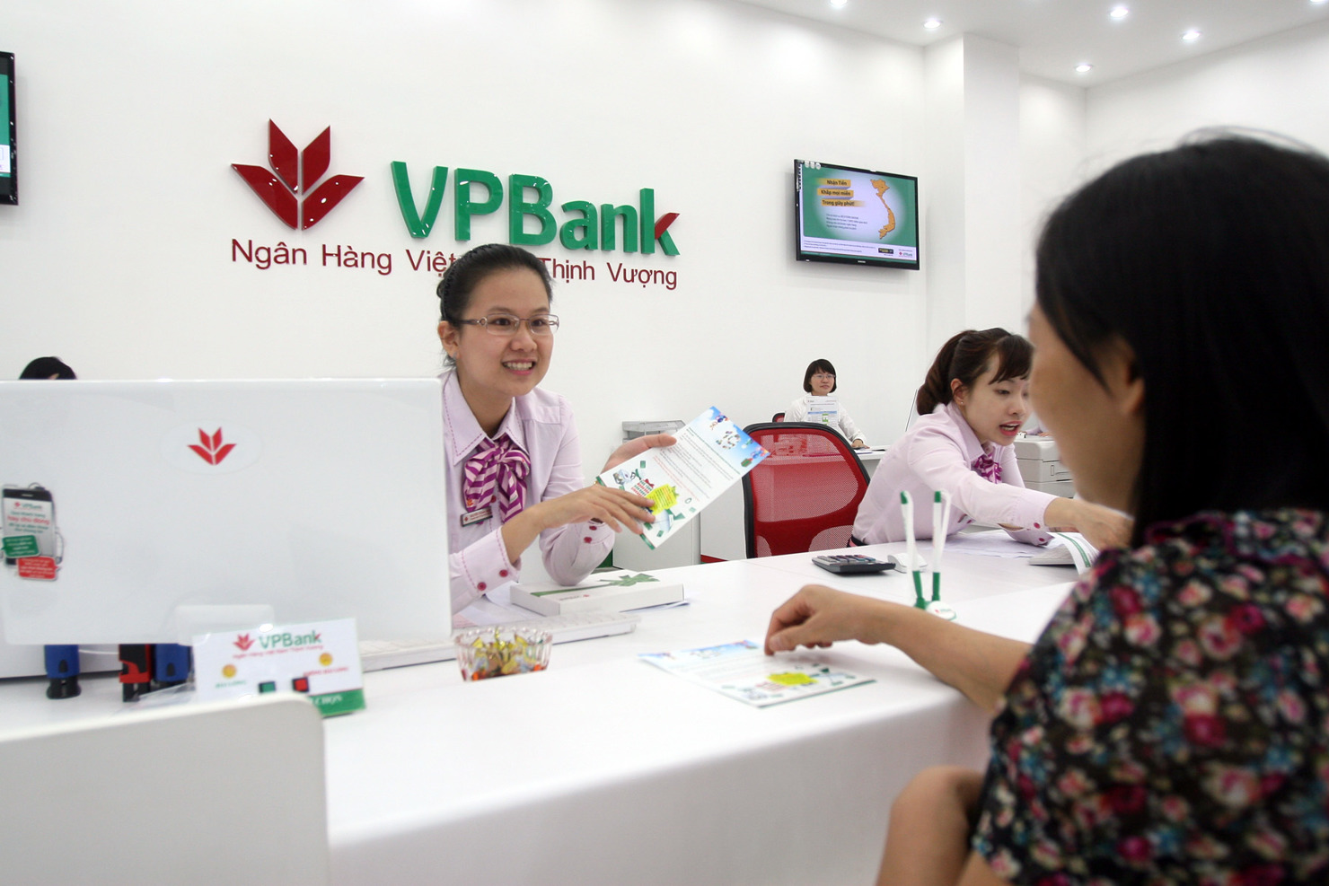 VPBank miễn phí sử dụng tài khoản thanh toán trong 12 tháng với nhiều quà tặng khi khách hàng mở thẻ. Nguồn: VPBank.