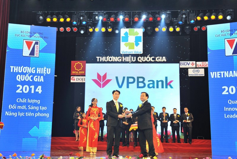 VPBank là một trong 14 doanh nghiệp lần thứ hai liên tiếp được công nhận là THQG. Nguồn: Trịnh Hường.