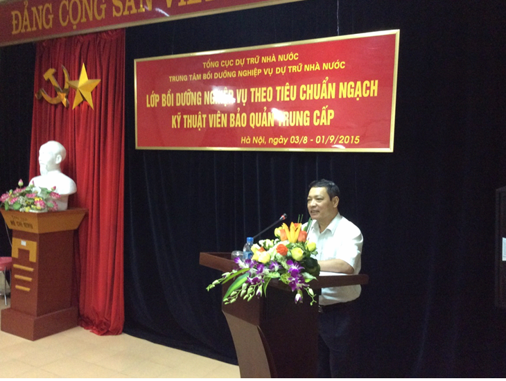 Ông Lê Xuân Minh, Phó Tổng cục trưởng Tổng cục Dự trữ Nhà nước phát biểu tại Lớp Bồi dưỡng nghiệp vụ theo tiêu chuẩn ngạch kỹ thuật viên bảo quản trung cấp.