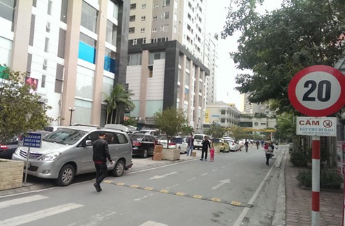 Đường nội bộ trong tòa nhà Hapulico Complex - Hà Nội