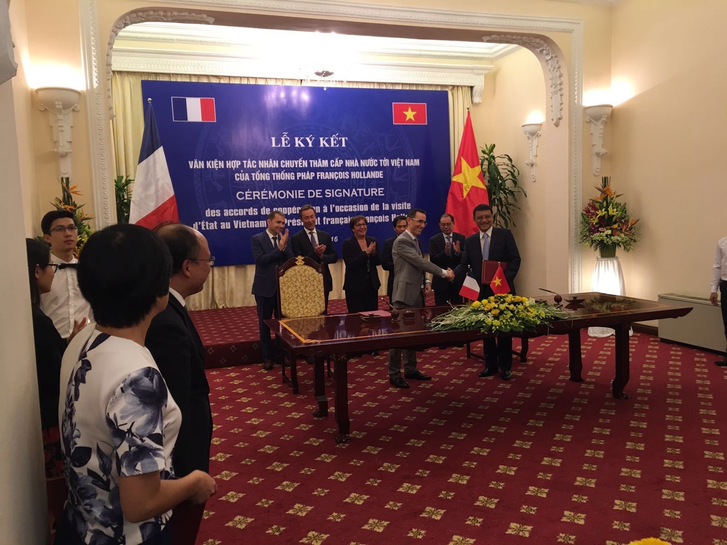 Lễ ký kết văn kiện hợp tác nhân chuyến thăm cấp Nhà nước tới Việt Nam của Tổng thống Pháp François Hollande. 