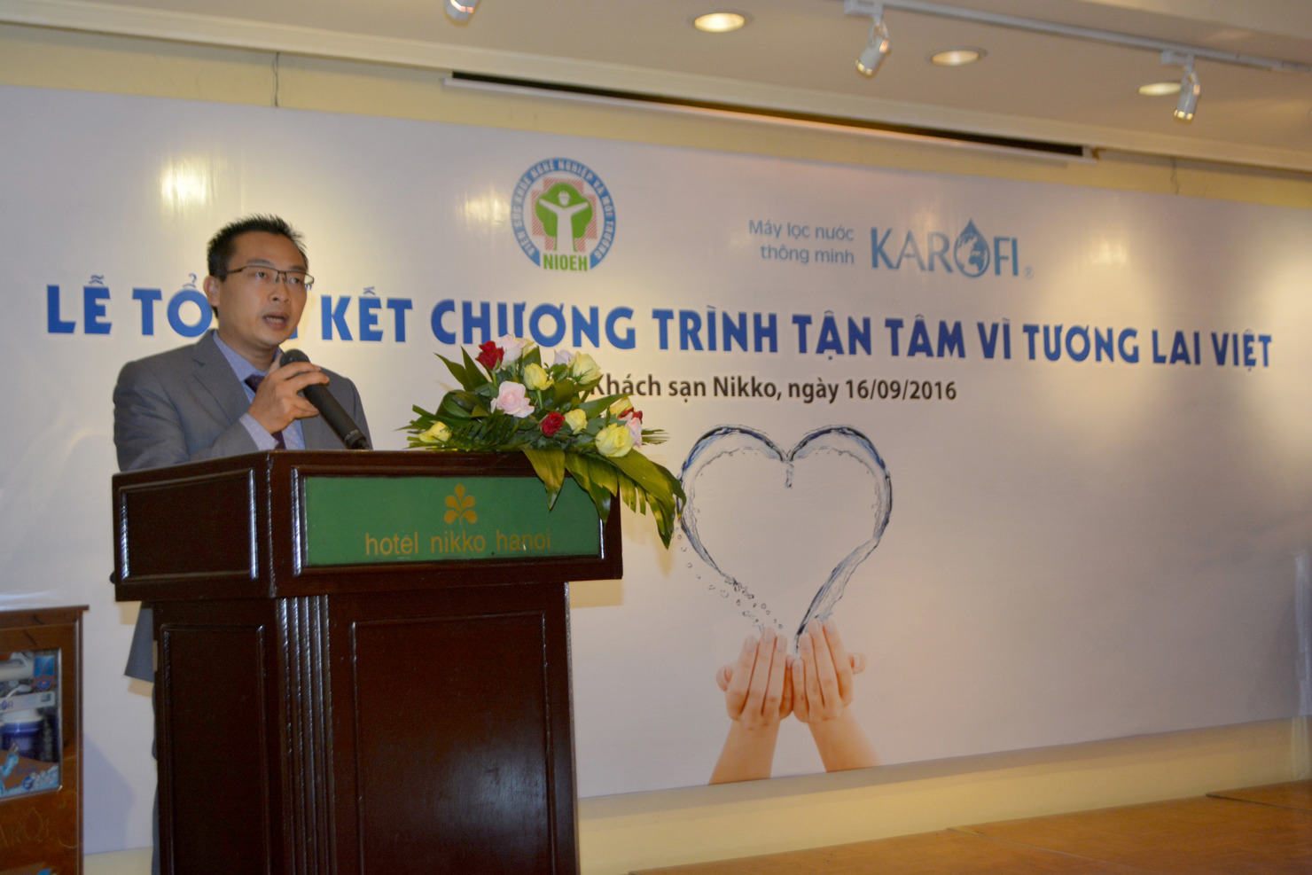Ông Trần Trung Dũng, Tổng Giám đốc Công ty cổ phần Karofi Việt Nam báo cáo kết quả của hành trình “Tận tâm vì tương lai Việt”.