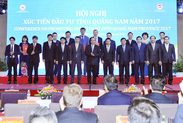 Chủ tịch HĐTV Agribank Trịnh Ngọc Khánh tham dự Hội nghị xúc tiến đầu tư tỉnh Quảng Nam năm 2017 và trao hợp đồng cấp tín dụng  tài trợ vốn lưu động đối với Công ty Cổ phần Kính nổi Chu Lai.