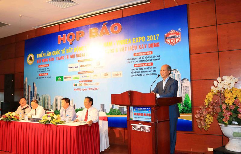 Ông Nguyễn Trần Nam, nguyên Thứ trưởng Bộ Xây dựng - Chủ tịch Hiệp hội Bất động sản Việt Nam, Trưởng ban tổ chức Triển lãm phát biểu tại buổi họp báo ngày 12/5.