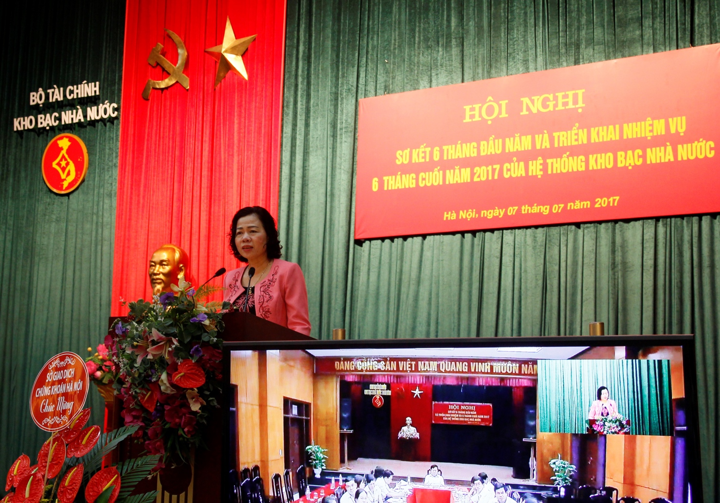 Thứ trưởng Bộ Tài chính Vũ Thị Mai phát biểu và chỉ đạo tại Hội nghị trực tuyến sơ kết 6 tháng đầu năm, triển khai nhiệm vụ 6 tháng cuối năm 2017 của hệ thống Kho bạc Nhà nước.