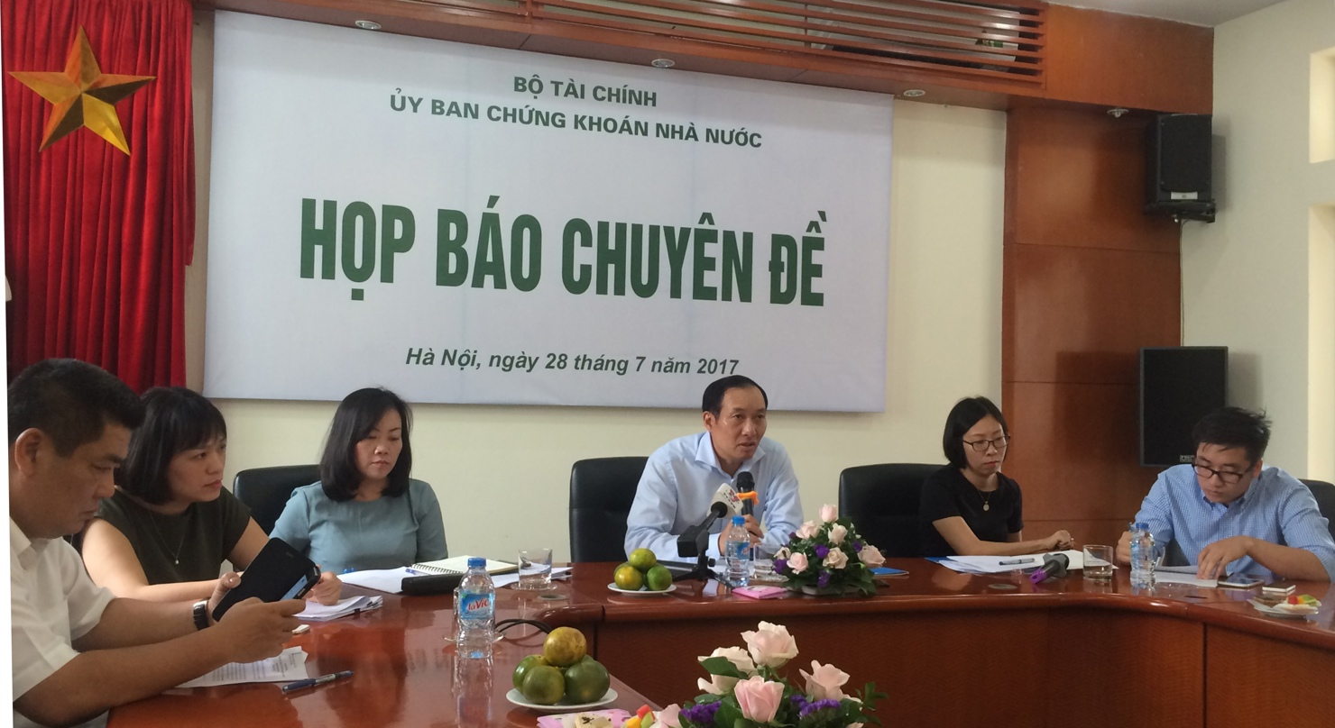Ông Phạm Hồng Sơn - Phó Chủ tịch Ủy ban Chứng khoán Nhà nước chủ trì buổi họp báo chuyên đề ngày 28/7/2017.