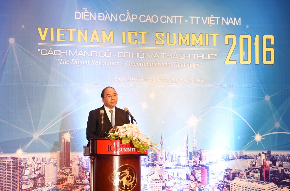 Thủ tướng Nguyễn Xuân Phúc phát biểu chỉ đạo tại Vietnam ICT Summit 2016 (ngày 19/4/2016).