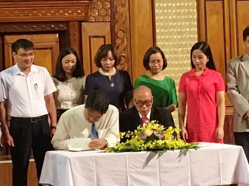 Lễ ký kết thỏa thuận khung về việc hợp tác và hỗ trợ tài chính giữa Quỹ Đào Minh Quang (CHLB Đức) và Học viện Âm nhạc Quốc gia Việt Nam.