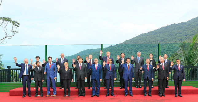 Lãnh đạo cấp cao các nền kinh tế APEC chụp ảnh chung trong khuôn khổ Tuần lễ Cấp cao APEC 2017 tại Đà Nẵng.