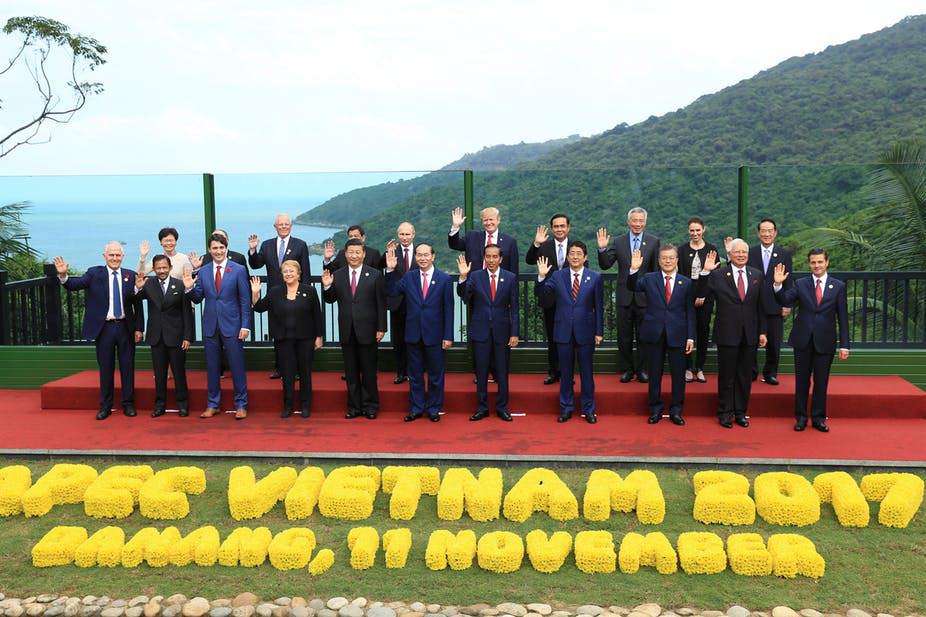 Chủ tịch nước Trần Đại Quang và Lãnh đạo các nền kinh tế thành viên APEC chụp ảnh lưu niệm tại Đà Nẵng, ngày 11/11/2017.