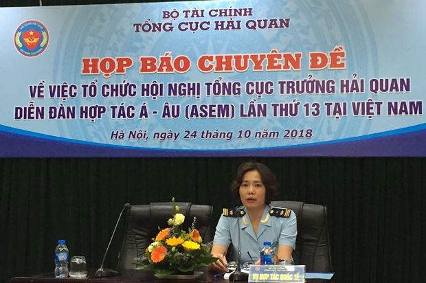Bà Nguyễn Thị Việt Nga, Phó Vụ trưởng Vụ Hợp tác quốc tế, Tổng cục Hải quan cung cấp thông tin cho báo chí