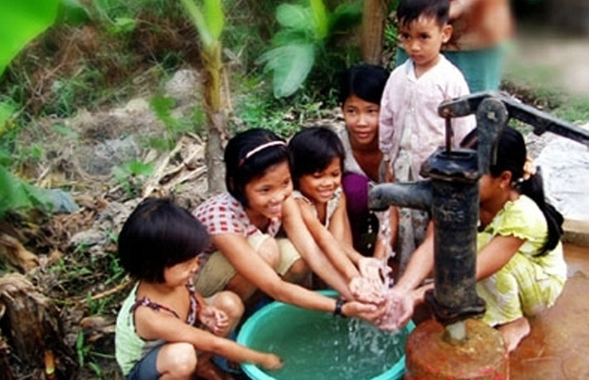 Đến hết năm 2021, 80% người dân nông thôn Hà Nội được tiếp cận với nước sạch tập trung. (Ảnh minh họa)
