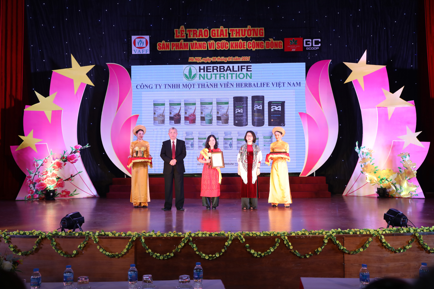 Công ty Herbalife Việt Nam vừa nhận giải thưởng uy tín “Sản phẩm vàng vì sức khỏe cộng đồng năm 2021”.
