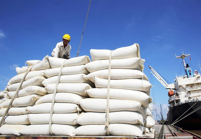 Nhập khẩu 300.000 tấn gạo từ Campuchia với thuế suất ưu đãi đặc biệt.