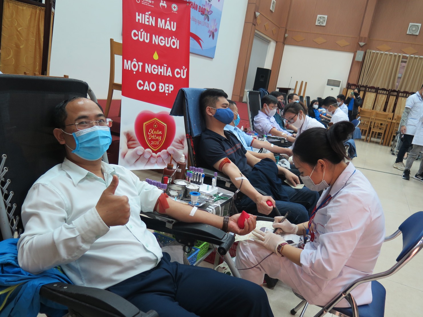 Kết thúc chương trình hiến máu tình nguyện đã có 174 đơn vị máu của đoàn viên Công đoàn Cơ quan BHXH Việt Nam được tiếp nhận và chuyển về Viện Huyết học - Truyền máu Trung ương.