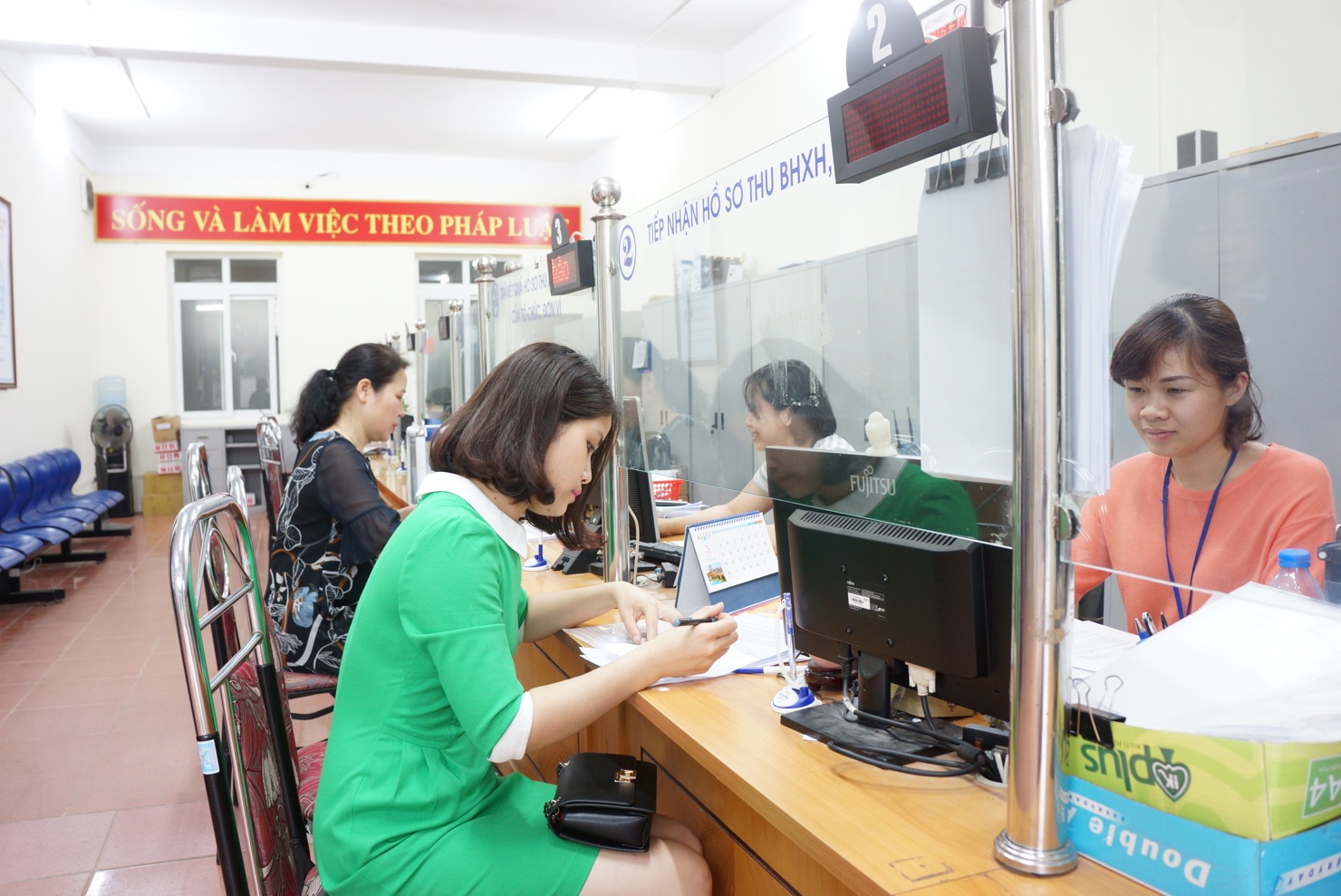 Ngành BHXH Việt Nam tiếp tục đẩy mạnh cải cách thủ tục hành chính, đạo điều kiện thuận lợi cho người dân, doanh nghiệp.